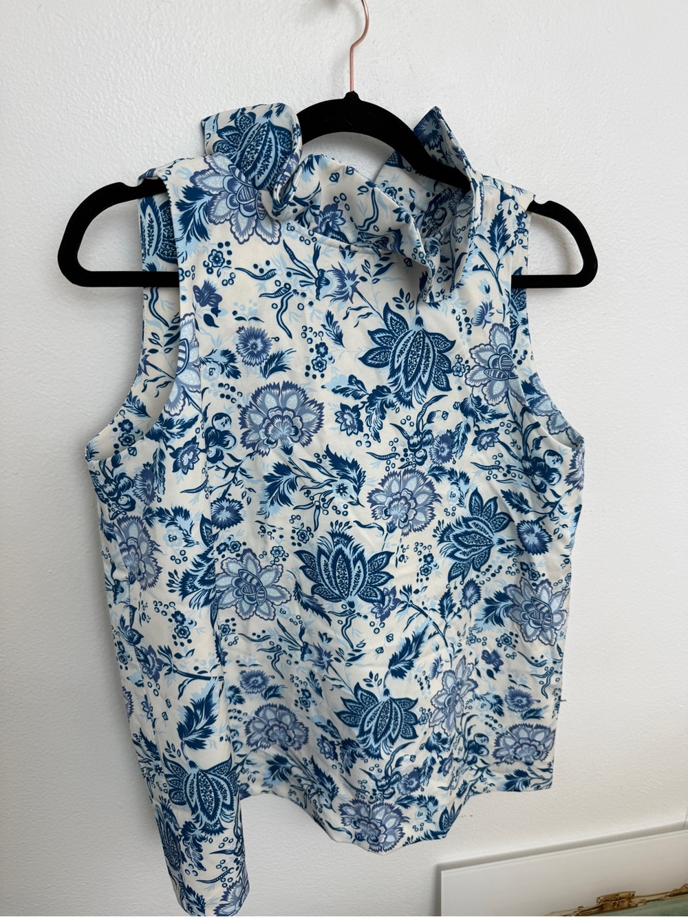 Tuckernuck Blue and Cream Floral Sleeveless Mock Neck Top